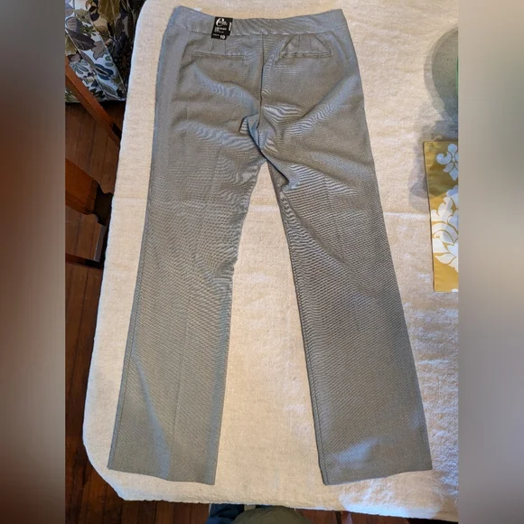 Women's Gray Pants. Brand New With Tags - Picture 2 of 2